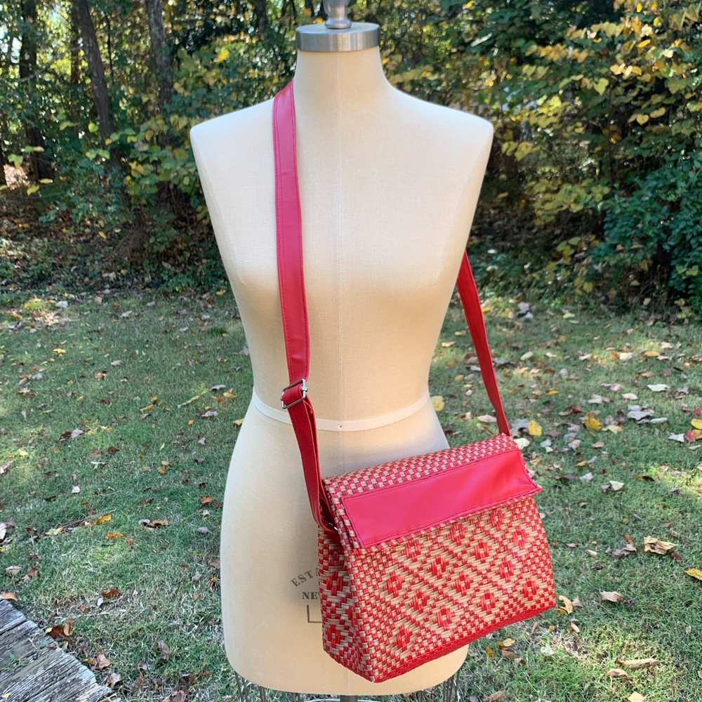 NWOT Vintage Handmade Macrame Crossbody - Picture 2 of 16